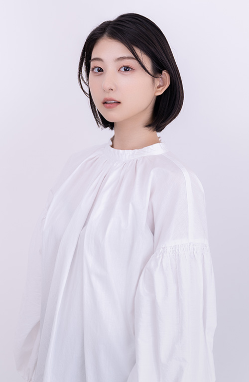 川村海乃(伊東泉 役)